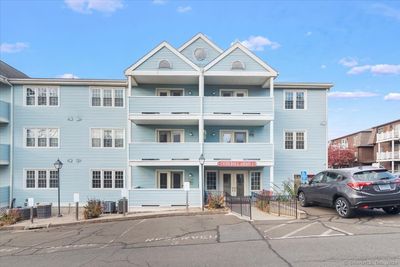 208 - 136 Deer Hill Avenue, Condo with 1 bedrooms, 1 bathrooms and 1 parking in Danbury CT | Image 1