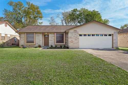 1041 Crossing Road, Angleton, TX, 77515 | Card Image