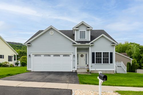 100-100 Silver Island Way, Berlin, CT, 06037-4094 | Card Image