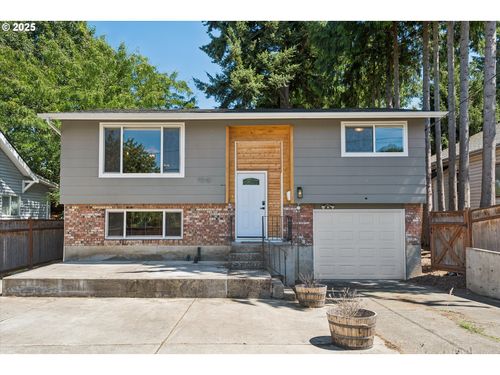9542 N Calhoun Ave, Portland, OR, 97203-1717 | Card Image
