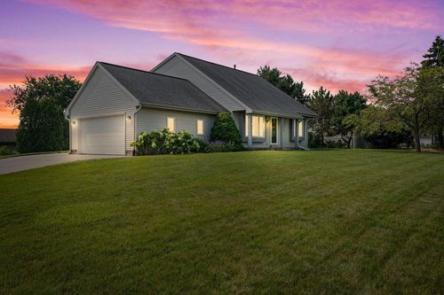 7204 S Countryside Drive, Franklin, WI, 53132 | Card Image
