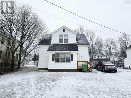 14 Seventh St, Trenton, NS, B0K1X0 | Card Image