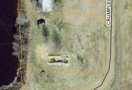6 Crumpler Lake Ln, Clinton, NC, 28328-9312 | Card Image