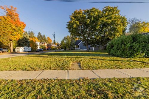 144 High St, Carleton Place, ON, K7C1W6 | Card Image