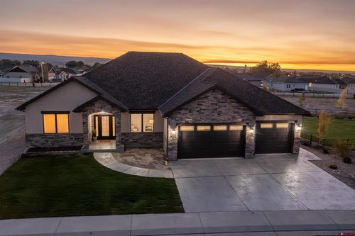 2900 Sleeping Bear Rd, Montrose, CO, 81401-9852 | Card Image