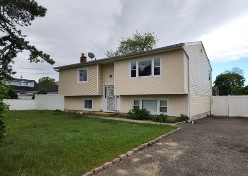 28 Adams St S, Farmingdale, NY, 11735-6802 | Card Image