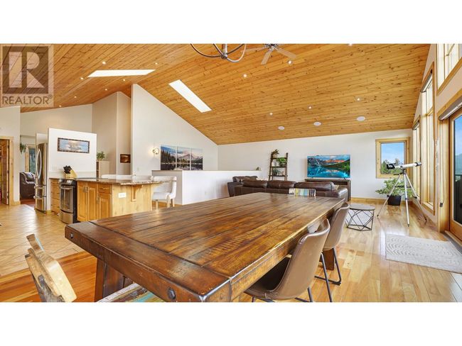 1910 Pineridge Dr, House other with 5 bedrooms, 3 bathrooms and 23 parking in Invermere BC | Image 18