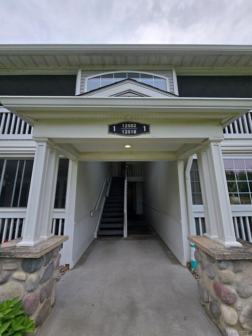 12516 Saint Andrews Way, Fenton, MI, 48430-8869 | Card Image