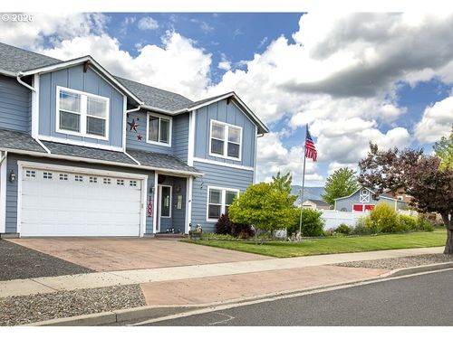 11002 Kristin Way, Island City, OR, 97850-1009 | Card Image