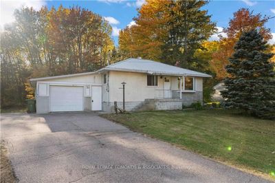 19 Labine Cres, House other with 2 bedrooms, 1 bathrooms and 4 parking in Petawawa ON | Image 1