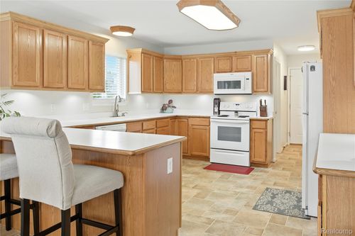 28922 Sugar Island Ct, Gibraltar, MI, 48173-9578 | Card Image