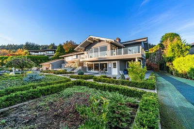 1119 Eyremount Dr, House other with 6 bedrooms, 4 bathrooms and 6 parking in West Vancouver BC | Image 2