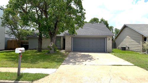 1307 Wroxton Way, Round Rock, TX, 78664-3728 | Card Image