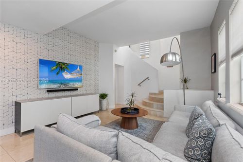 18395-18395 Ne 30th Ct, Aventura, FL, 33160-5220 | Card Image