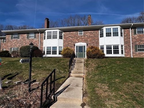 apt-104-6910 Carriage Hill Dr, Brecksville, OH, 44141-4409 | Card Image