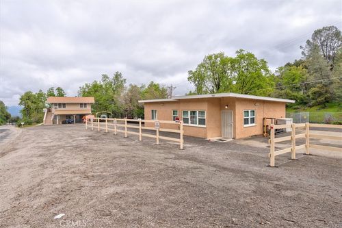 38033 Highway 41, Oakhurst, CA, 93644-9524 | Card Image