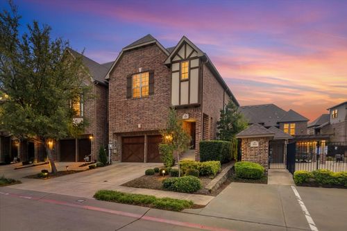 568 Hampshire Dr, Lewisville, TX, 75067-6217 | Card Image