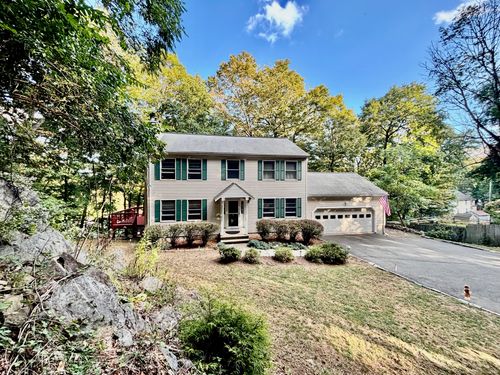 32 Hickok Ave, Bethel, CT, 06801-1421 | Card Image