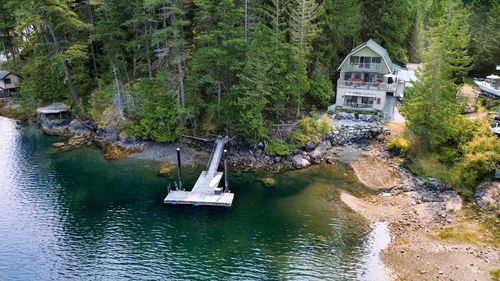 9812 Wescan Rd, Halfmoon Bay, BC, V7Z1G2 | Card Image