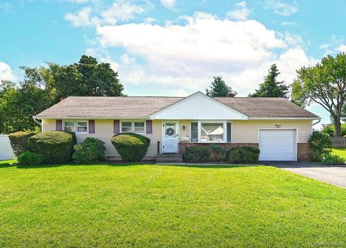 20 Sprucetree Lane, Huntington, NY, 11746 | Card Image
