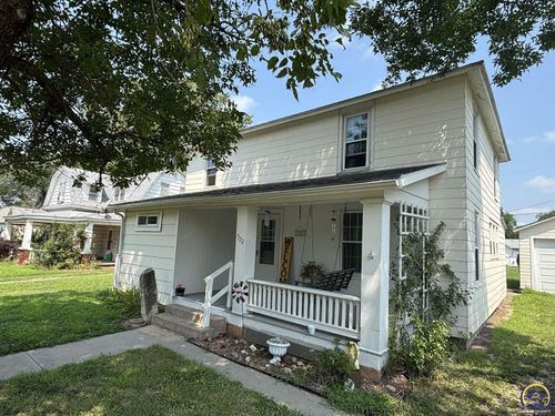 522 E 5th St, Strong City, KS, 66869-9776 | Card Image