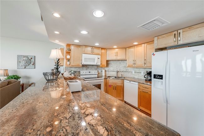 APT-203 - 6745 Seacomber Dr, Condo with 2 bedrooms, 2 bathrooms and null parking in Port Aransas TX | Image 9