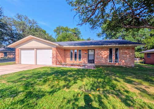 408 Hillside Dr, Gainesville, TX, 76240-4440 | Card Image