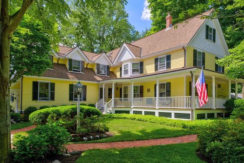 319 Oakland St, Wellesley, MA, 02481-5445 | Card Image