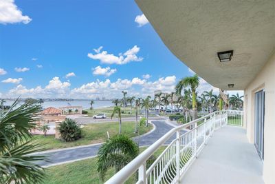 314 - 4900 Brittany Drive S, Condo with 2 bedrooms, 2 bathrooms and null parking in Saint Petersburg FL | Image 2