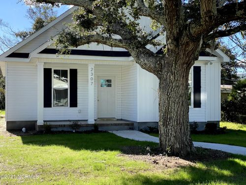 2307 Fisher St, Morehead City, NC, 28557-3552 | Card Image