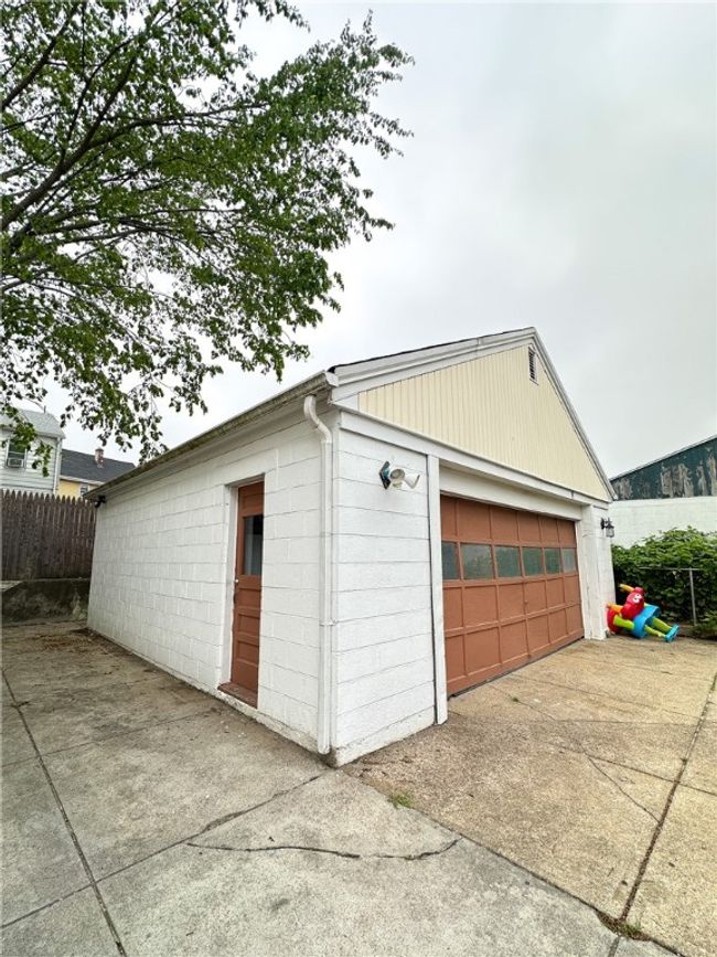 9 Octavia St, Home with 4 bedrooms, 2 bathrooms and 8 parking in Providence RI | Image 15