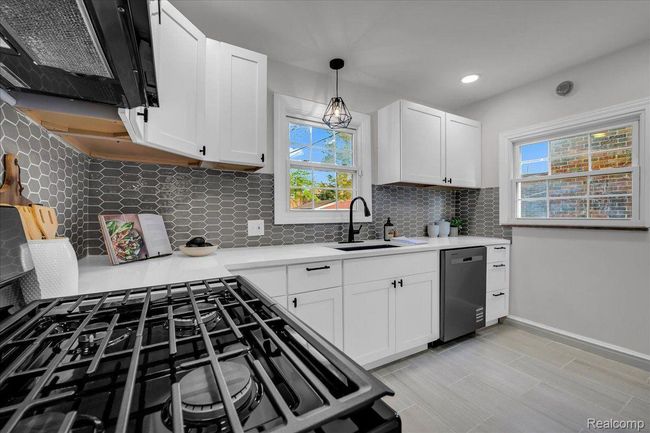 17550 Ohio St, House other with 3 bedrooms, 2 bathrooms and null parking in Detroit MI | Image 14