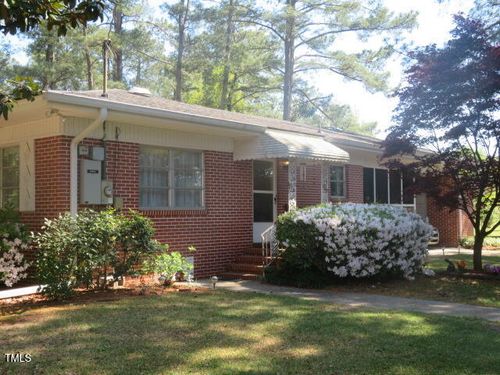 202 E College St, Salemburg, NC, 28385-8698 | Card Image