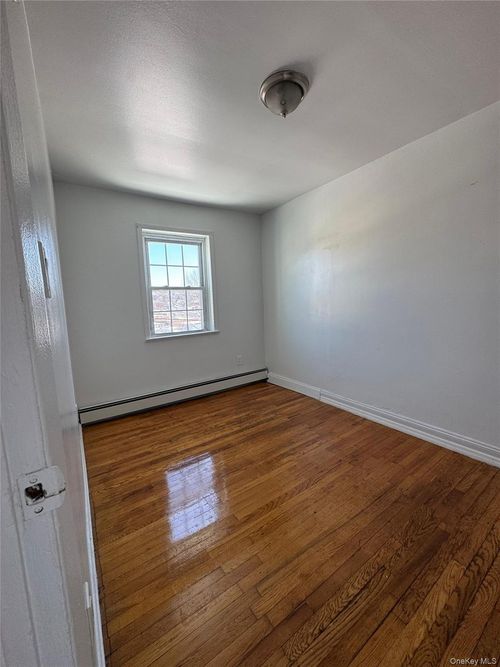 221 Woodland Ave, Yonkers, NY, 10703-2320 | Card Image