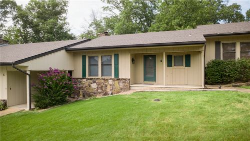 4 Connie Ln, Bella Vista, AR, 72715-8810 | Card Image