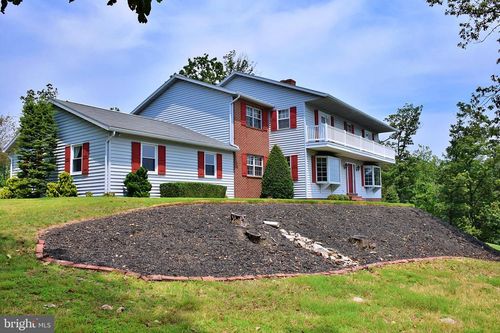 1065 Kuhn Rd, BOILING SPRINGS, PA, 17007-9663 | Card Image