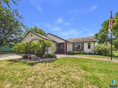 601 Par Tee Dr Drive, Hartford, SD, 57033 | Card Image