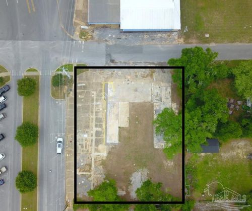 698 S Main St, CRESTVIEW, FL, 32536-4252 | Card Image