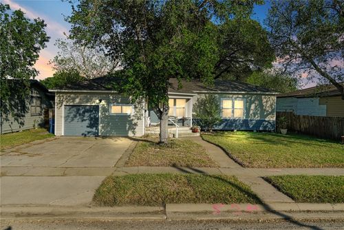 717 Chase Dr, Corpus Christi, TX, 78412-3038 | Card Image