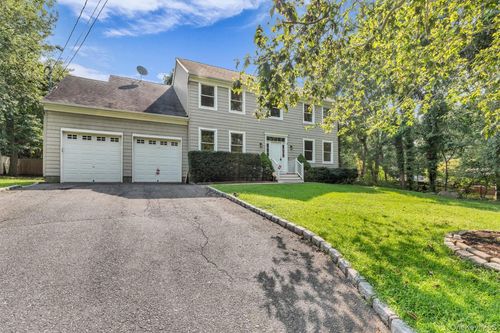 1871 Edwards Ave, Calverton, NY, 11933-5000 | Card Image