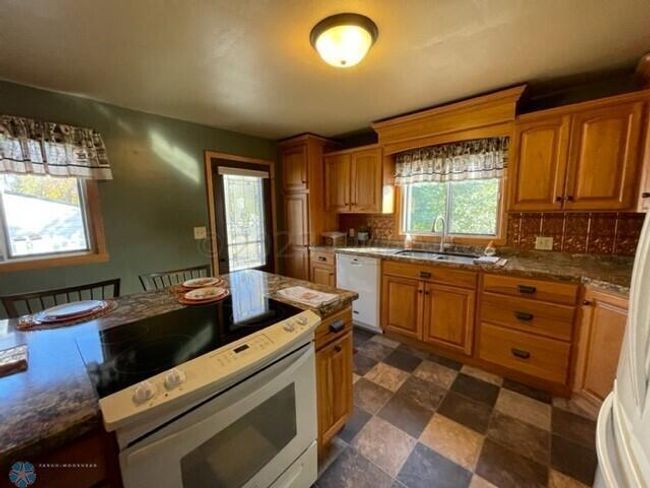 Kitchen | Image 11