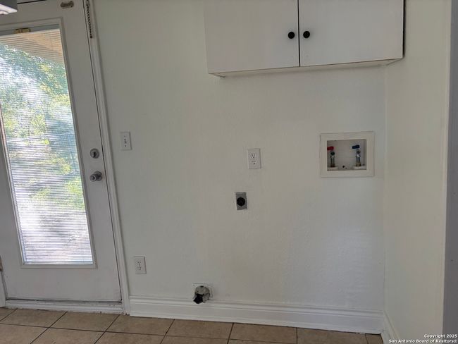 401 W Lindbergh Blvd, House other with 4 bedrooms, 1 bathrooms and null parking in Universal City TX | Image 9