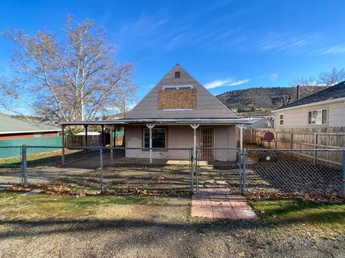 318 Herzog Blvd, Yreka, CA, 96097-2606 | Card Image