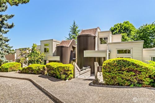 421-7481 Old Redmond Rd, Redmond, WA, 98052-4231 | Card Image