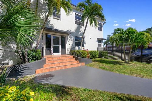 15-577 Ne 82nd St, Miami, FL, 33138-4021 | Card Image