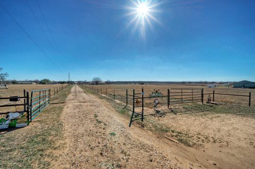 273 Bobs Trl, Bastrop, TX, 78602-2941 | Card Image