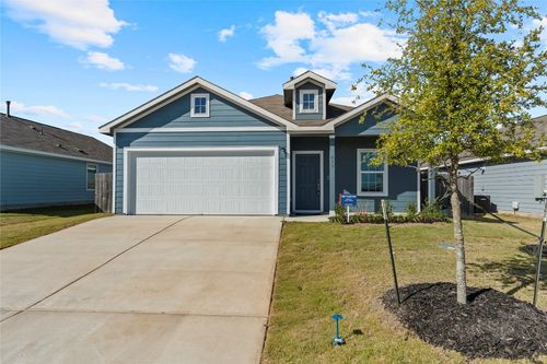 633 Halfmoon Dr, Lockhart, TX, 78644-3871 | Card Image