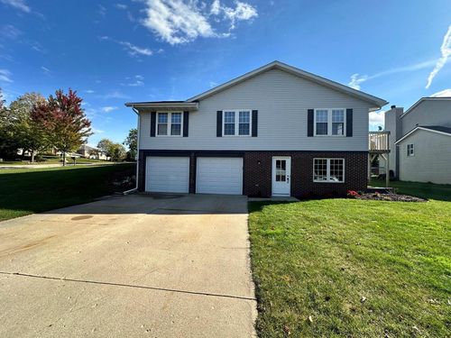 622 Lous Way, Slinger, WI, 53086-9330 | Card Image