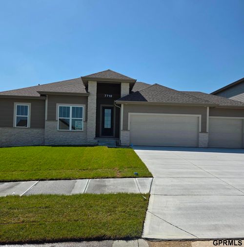 7710 S 198th Ave, Gretna, NE, 68028-5075 | Card Image