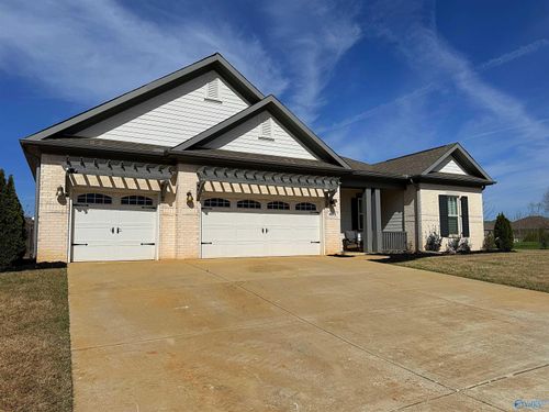 401 Peach Orchard Ln, Madison, AL, 35757-3800 | Card Image